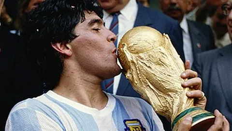 布莱顿教练狂甩战术纸，逆境逆转3-0击败切尔西4-0横扫南安普顿